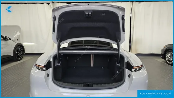 PORSCHE TAYCAN BASE