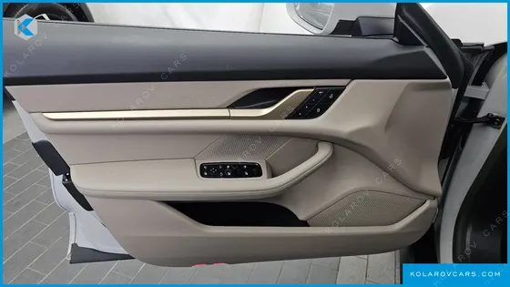 PORSCHE TAYCAN BASE