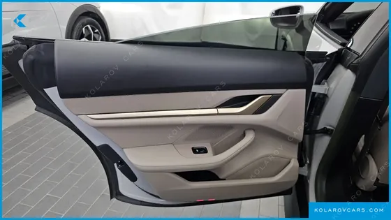 PORSCHE TAYCAN BASE