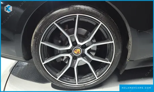 PORSCHE TAYCAN BASE