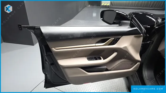 PORSCHE TAYCAN BASE