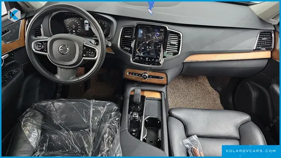 VOLVO XC90 B6 MOMENTUM