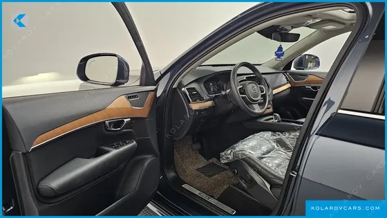 VOLVO XC90 B6 MOMENTUM