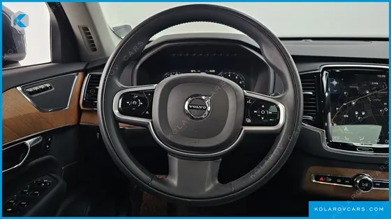 VOLVO XC90 B6 MOMENTUM