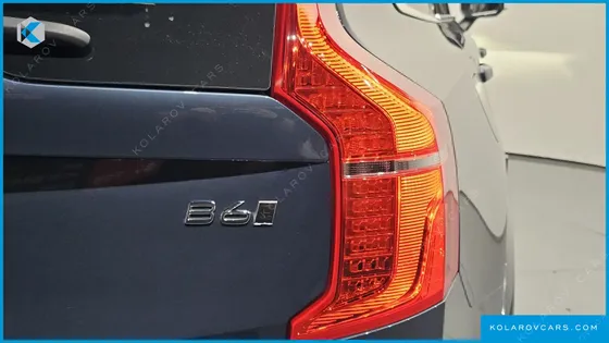 VOLVO XC90 B6 MOMENTUM