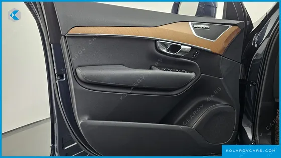 VOLVO XC90 B6 MOMENTUM