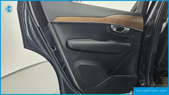 VOLVO XC90 B6 MOMENTUM
