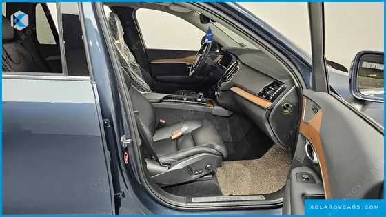 VOLVO XC90 B6 MOMENTUM