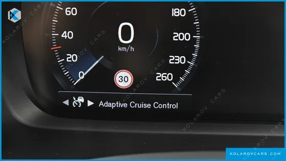 VOLVO XC90 B6 MOMENTUM