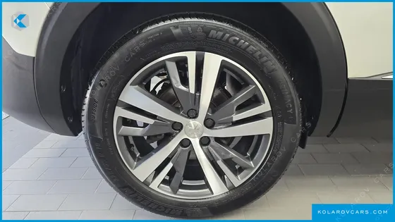 PEUGEOT 5008 1.2 PURE TECH ALLURE