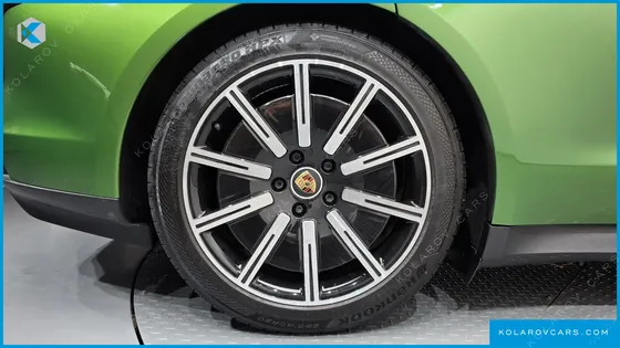 PORSCHE TAYCAN BASE