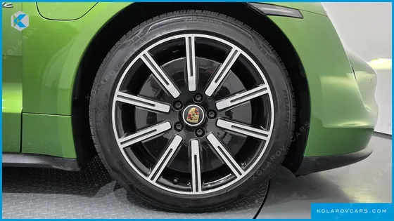 PORSCHE TAYCAN BASE