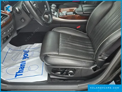 GENESIS EQ900 5.0 GDI AWD LIMOUSINE