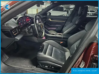 PORSCHE TAYCAN BASE