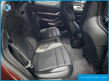 PORSCHE TAYCAN BASE