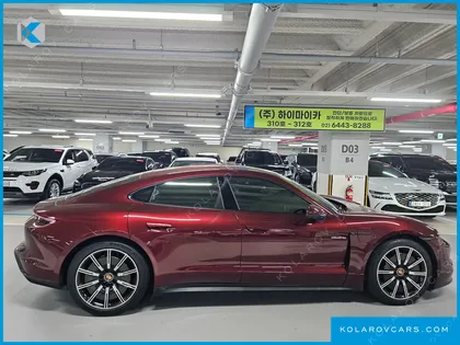 PORSCHE TAYCAN BASE