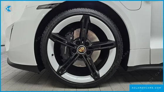 PORSCHE TAYCAN BASE