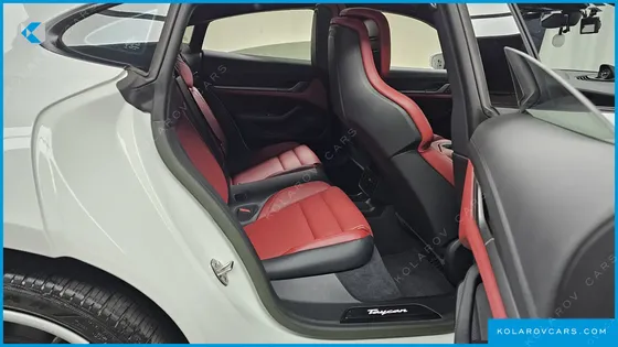 PORSCHE TAYCAN BASE