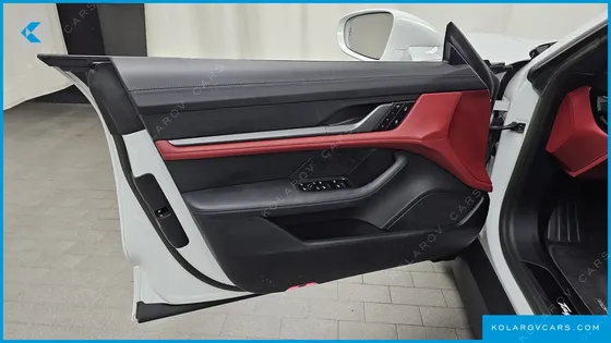 PORSCHE TAYCAN BASE