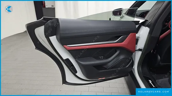 PORSCHE TAYCAN BASE