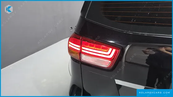 KIA CARNIVAL 9-SEATER PRESTIGE
