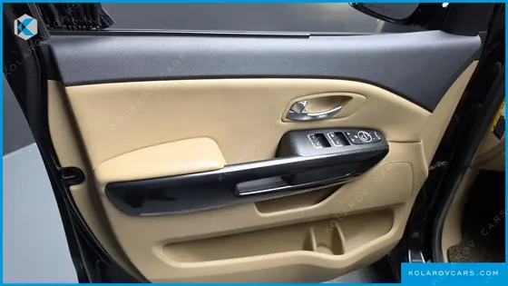 KIA CARNIVAL 9-SEATER PRESTIGE