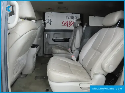 KIA CARNIVAL 9-SEATER NOBLESSE