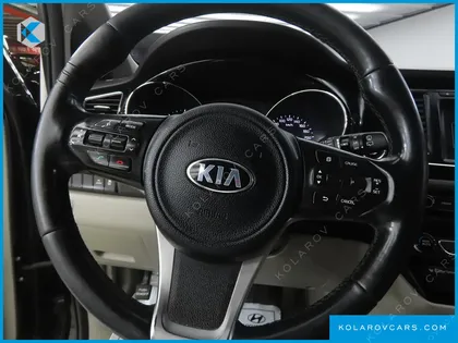 KIA CARNIVAL 9-SEATER NOBLESSE