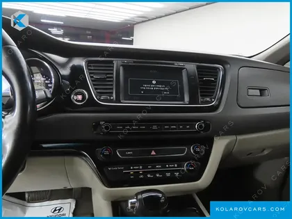 KIA CARNIVAL 9-SEATER NOBLESSE