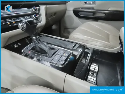 KIA CARNIVAL 9-SEATER NOBLESSE