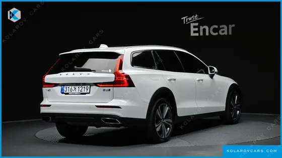 VOLVO V60 B5 AWD