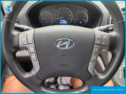 HYUNDAI STAREX 4WD WAGON 12-SEATER