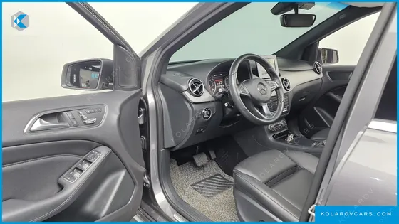 MERCEDES B-CLASS B220
