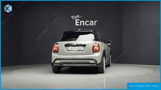 MINI COOPER 5-DOOR CLASSIC PLUS
