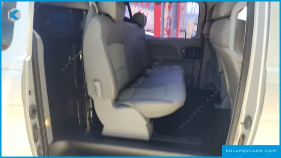HYUNDAI STAREX 5-SEATER VAN