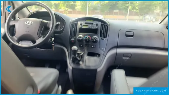 HYUNDAI STAREX 5-SEATER VAN
