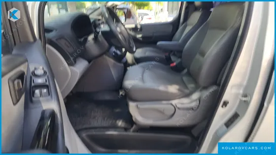 HYUNDAI STAREX 5-SEATER VAN