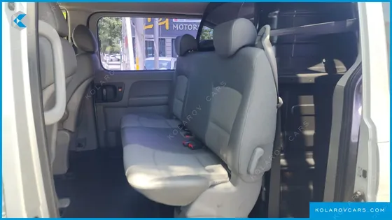HYUNDAI STAREX 5-SEATER VAN