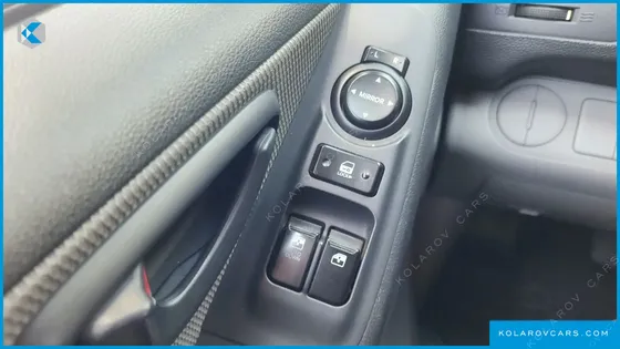 HYUNDAI STAREX 5-SEATER VAN