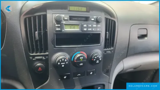 HYUNDAI STAREX 5-SEATER VAN