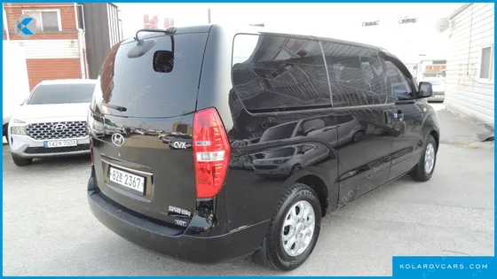 HYUNDAI STAREX 5-SEATER VAN