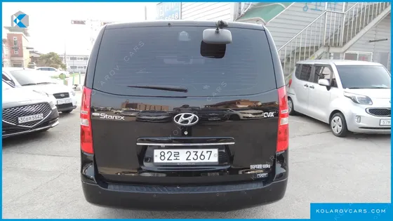 HYUNDAI STAREX 5-SEATER VAN