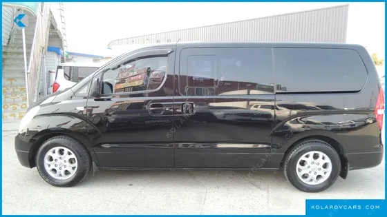 HYUNDAI STAREX 5-SEATER VAN