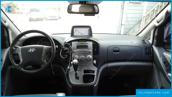 HYUNDAI STAREX 5-SEATER VAN