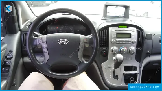 HYUNDAI STAREX 3-SEATER VAN