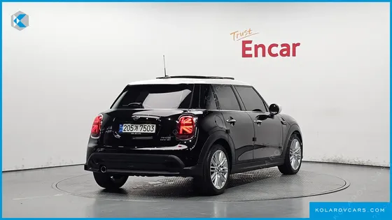 MINI COOPER 5-DOOR CLASSIC PLUS