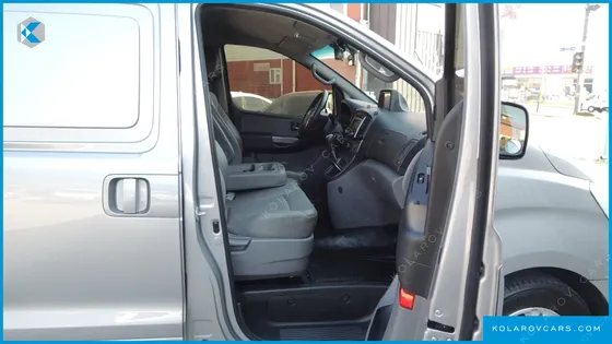 HYUNDAI STAREX 3-SEATER VAN
