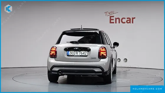MINI COOPER 5-DOOR CLASSIC PLUS
