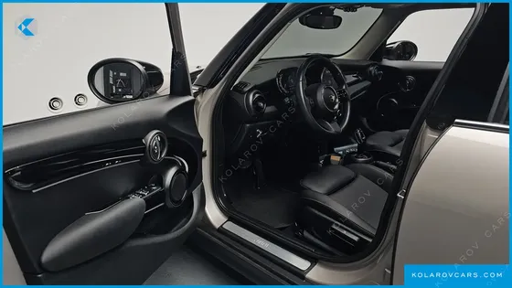 MINI COOPER 5-DOOR CLASSIC PLUS