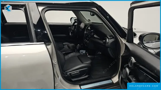 MINI COOPER 5-DOOR CLASSIC PLUS